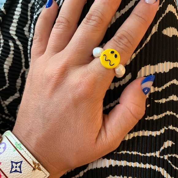 Pearl Smiley / Initial Ring - Picture 2 of 4